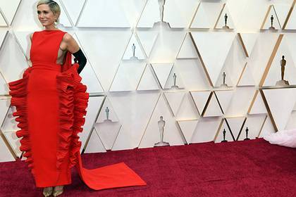 Christian Louboutin - Актрису сравнили с лобстером на «Оскаре» из-за внешнего вида - lenta.ru - США - Лос-Анджелес