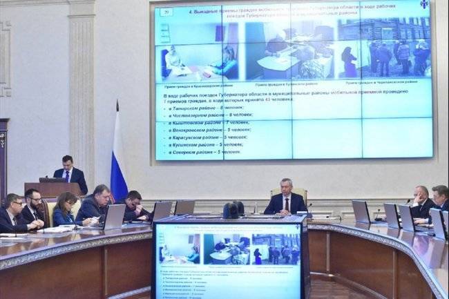 Губернатор Андрей Травников поручил усилить обратную связь при работе с обращениями граждан