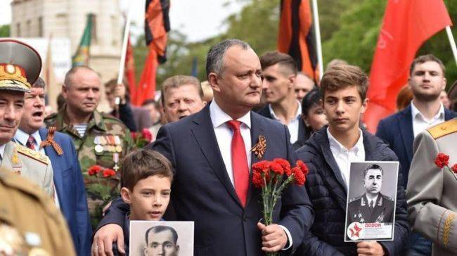 Президент Молдавии отправится в Москву на День Победы с сыновьями