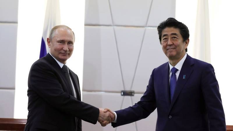 МИД Японии анонсировал возможную встречу Путина и Абэ 9 мая в Москве