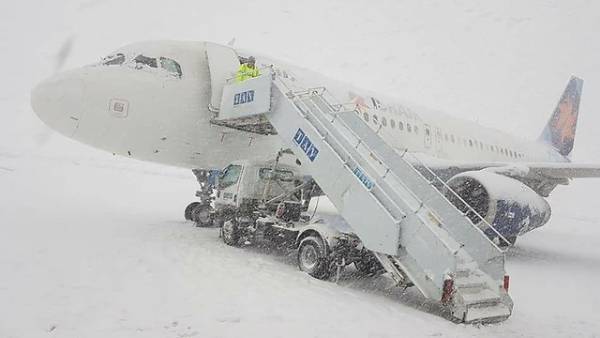 Снежная буря и морозы «сковали» 150 израильтян в аэропорту Батуми
