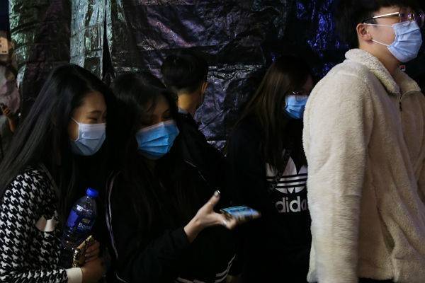 В Пекине задержали три десятка человек, подделывавших медицинские маски