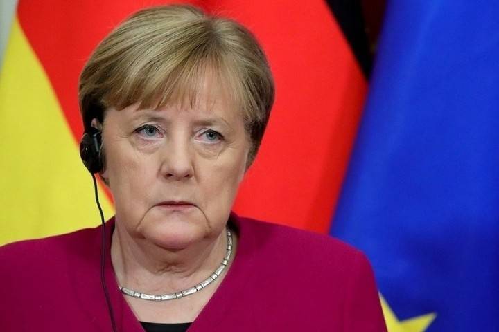 Преемница Меркель отказалась быть канцлером Германии