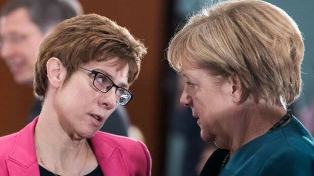 Глава ХДС Германии Аннегрет Крамп-Карренбауэр отказалась баллотироваться в канцлеры. Место преемника Меркель снова вакантно