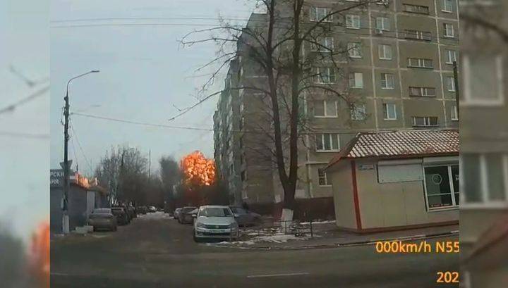 Мощный взрыв на подстанции в Подольске сняли на видео