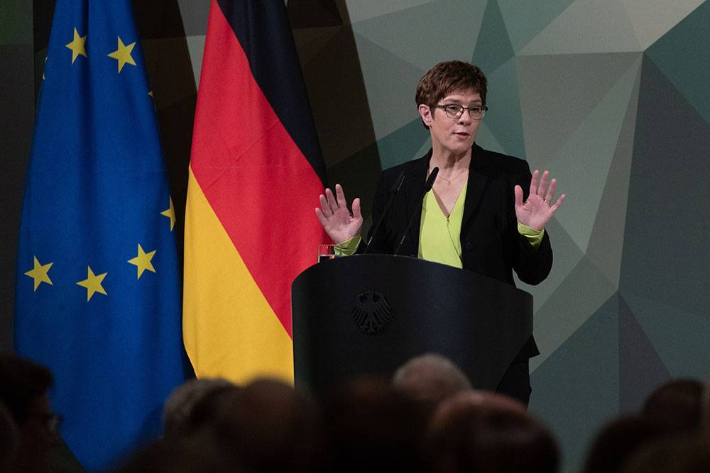 Глава ХДС заявила, что не будет выдвигаться на пост канцлера Германии