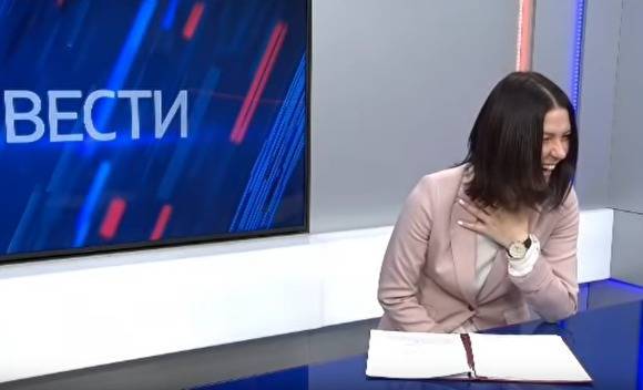 Ведущая «Вестей» рассмеялась, читая новость о повышении льгот в России на 3%