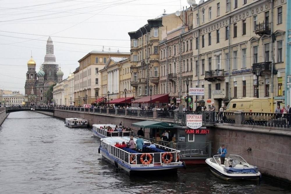 Санкт-Петербург предложили переименовать в Конституции