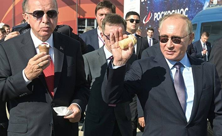 «За меня тоже заплатите?» — спросил Эрдоган Путина, размахивающего толстой пачкой рублей (Berlingske, Дания)