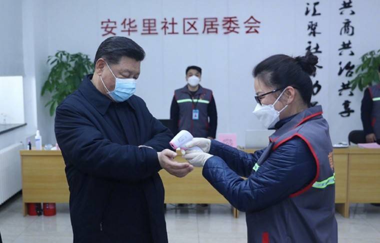 Китайские медики измерили температуру у Си Цзиньпина