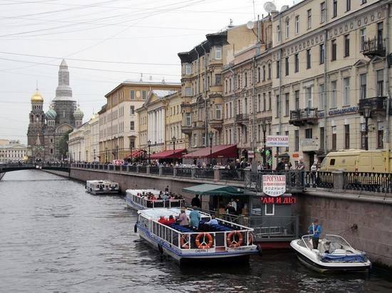 Санкт-Петербург предложили переименовать в Конституции