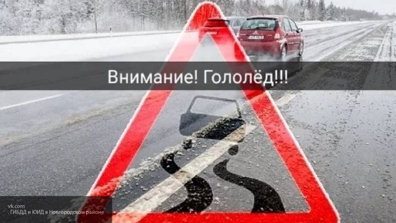 Водителей призвали быть максимально осторожными из-за гололедицы и метели в Москве