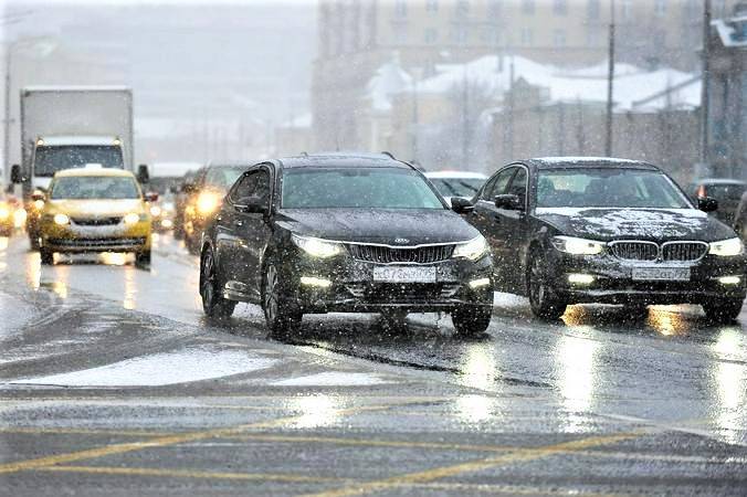 Столичных водителей призвали соблюдать осторожность из-за ухудшения погоды