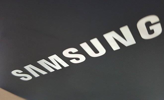 Samsung показала новый смартфон-раскладушку с гибким экраном