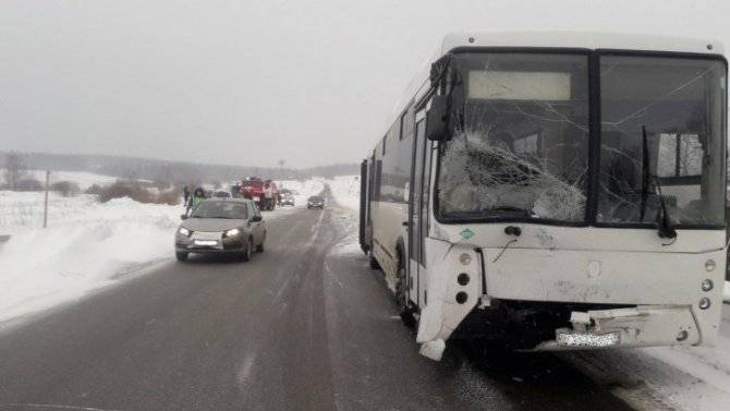 В Пермском крае в ДТП с автобусом погиб человек