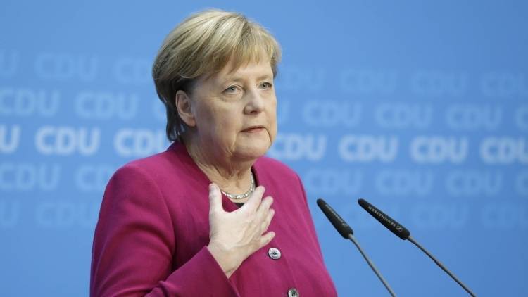 Меркель с сожалением приняла отказ главы ХДС от участия в выборах в 2021 году
