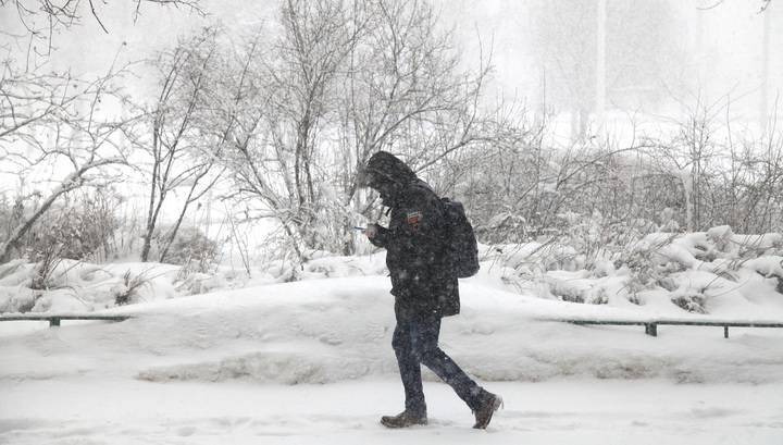 Жителей Москвы ожидает метель, гололед и мокрый снег