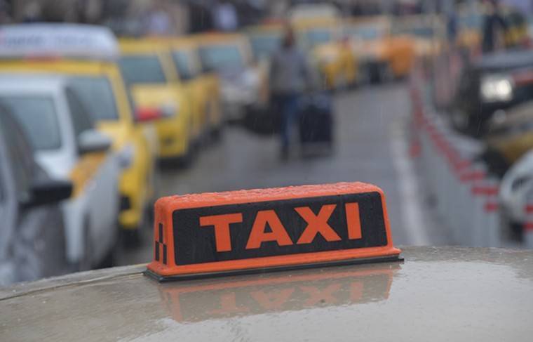 Креативный таксист повеселил клиентов защитой от коронавируса