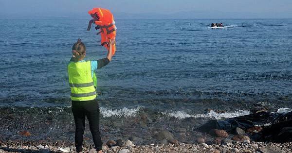 В Испании обнаружили лодку с 20 мигрантами из Гвинеи - politnews.net - Испания