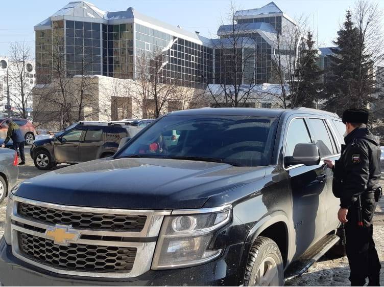 У кузбасской организации арестовали автомобиль стоимостью 2 миллиона рублей