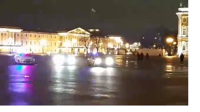 В Петербурге задержали нетрезвого водителя Audi, проехавшего по Дворцовой