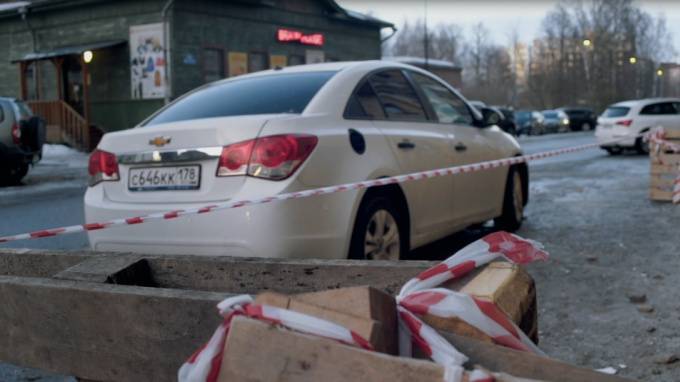 Более 25 тысяч петербуржцев паркуют машины над трубами с кипятком