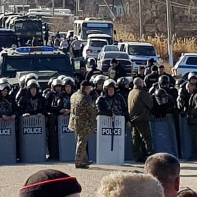 В ходе массовых беспорядков в Казахстане пострадали 19 полицейских