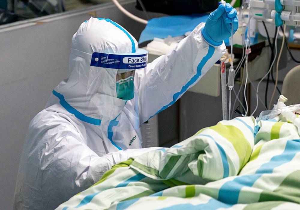 Число жертв коронавируса в Китае превысило 1 тысячу человек, заразившихся — более 43 тысяч