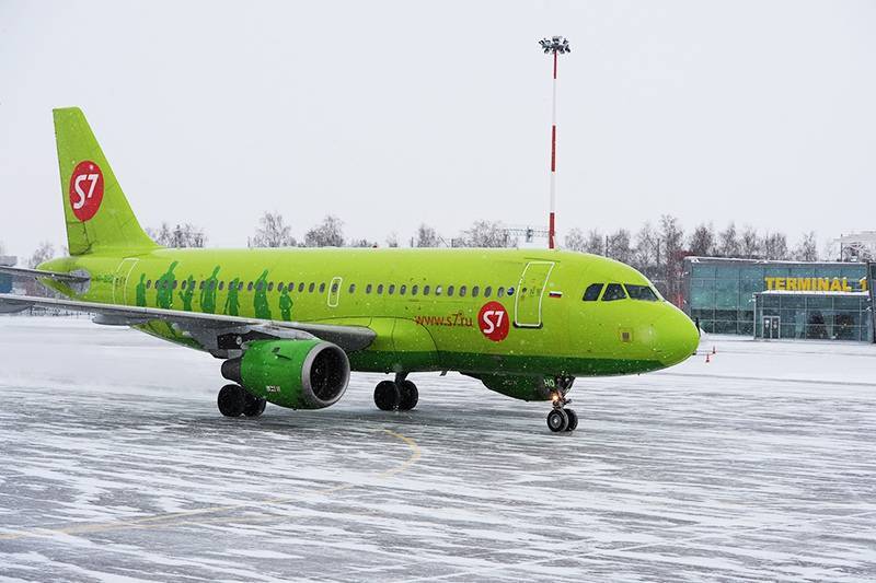 Самолет Новосибирск - Москва развернули из-за технической неисправности
