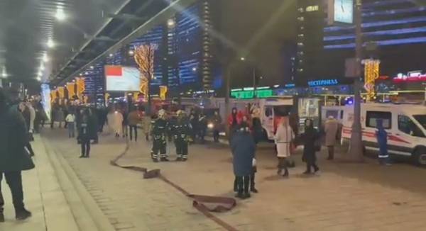 В МЧС уточнили число эвакуированных из кинотеатра «Октябрь» в Москве