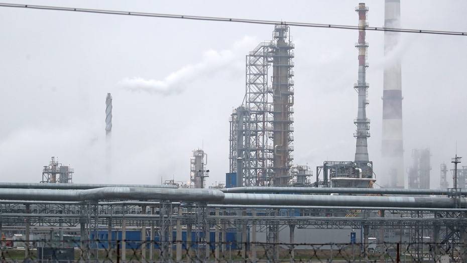 Белоруссия начала забирать технологическую нефть для НПЗ из "Дружбы"