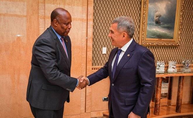 Президент РТ пригласил делегацию Мозамбик к участию в KazanSummit