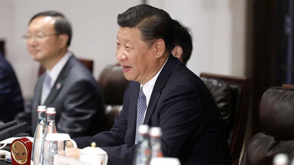 Си Цзиньпин призвал заботиться о борющихся с коронавирусом китайских врачах