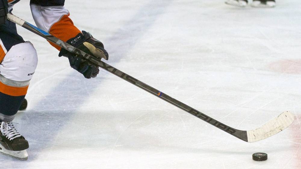 НХЛ может столкнуться с нехваткой клюшек из-за коронавируса
