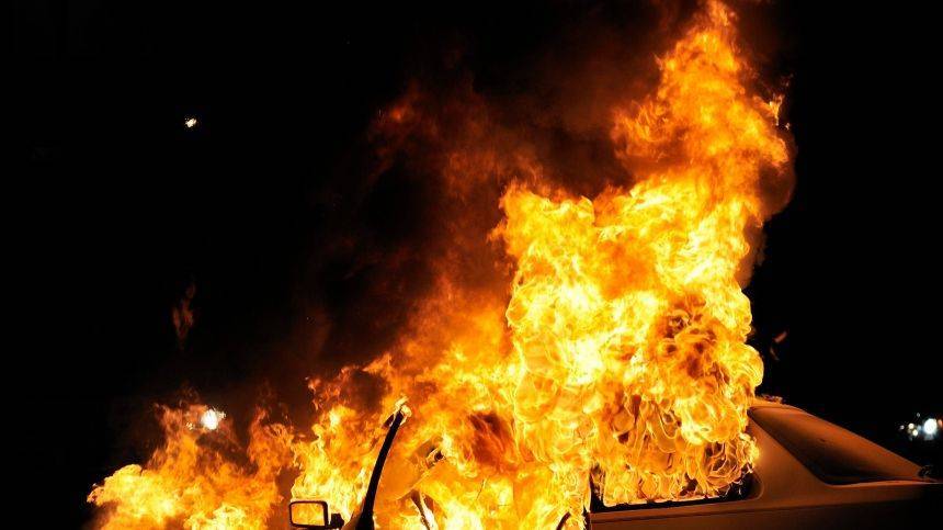 Муж главного инспектора УФНС по Ленобласти рассказал о поджоге их автомобиля