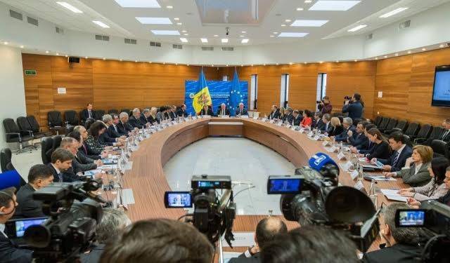 Президент Молдавии призвал коллегию МИДЕИ искать друзей, а не врагов