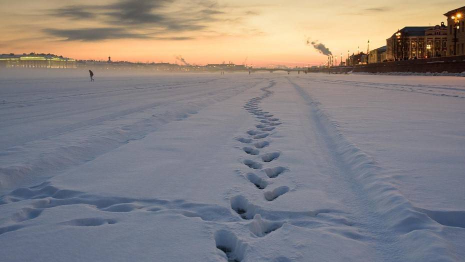 В Петербурге введен запрет выхода на лед
