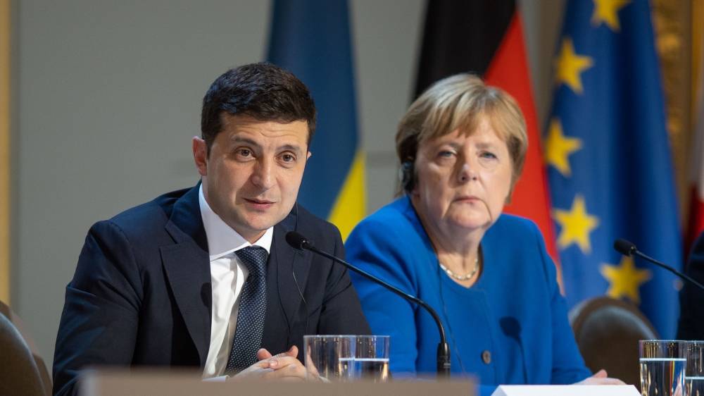 Зеленский и Меркель подтвердили приверженность Минским соглашениям