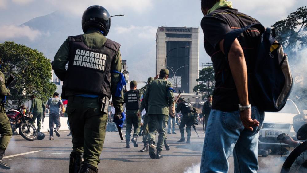 Социолог Эпштейн заявил, что венесуэльский сценарий невозможен в России