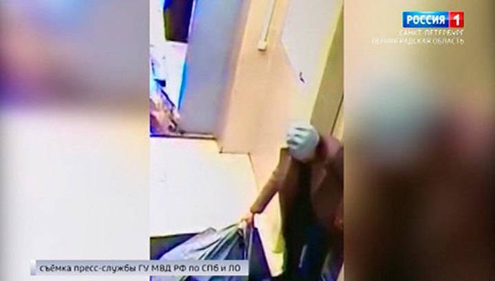 В Петербурге по горячим следам задержана похитительница сейфа