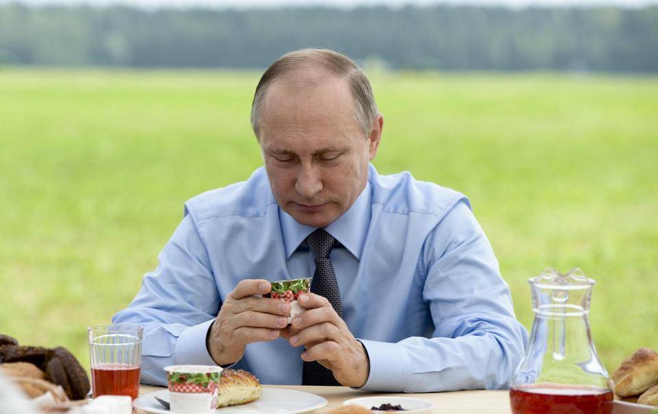 На питание Путина в зарубежных поездках выделили 54 млн рублей в этом году