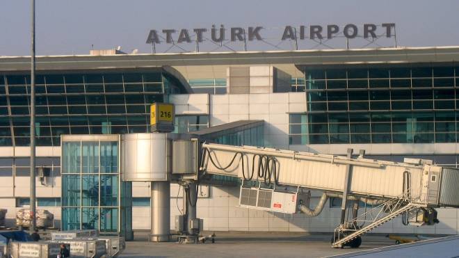 Пилот самолета Pegasus потерял сознание перед посадкой в Стамбуле