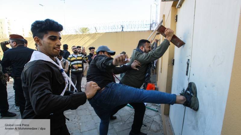 Население Ирака протестует против марионеточного правительства страны