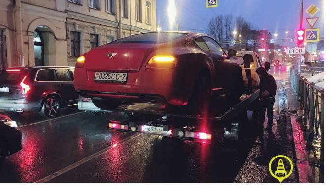 В Петербурге на москвича на Bentley завели уголовное дело за оскорбление инспектора
