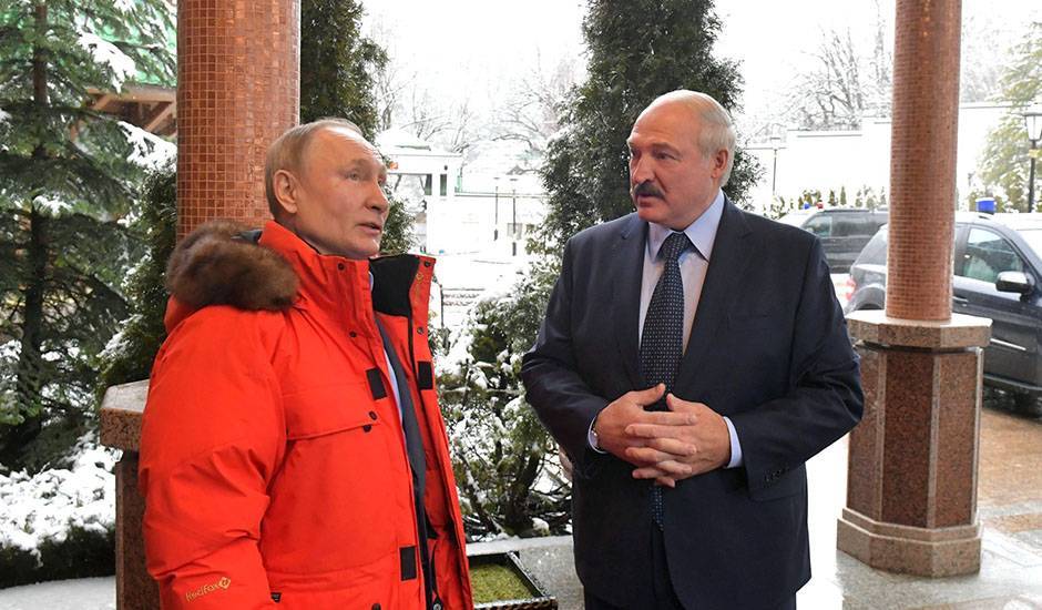 ФАС не нашла нарушений в использовании компанией RedFox фотографии Путина в куртке этого производителя