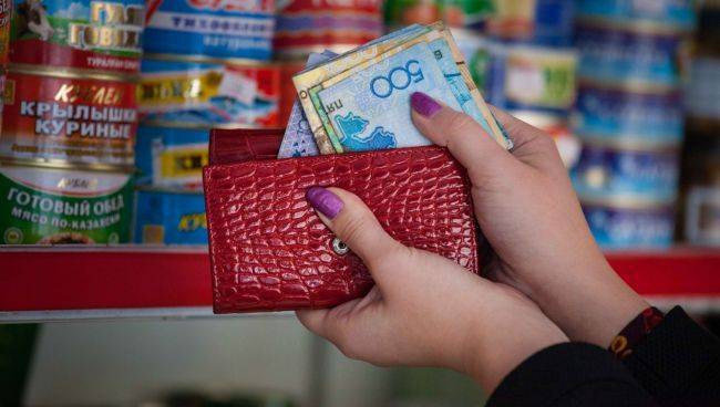 Признак нищеты: почти половину доходов казахстанцы тратят на еду