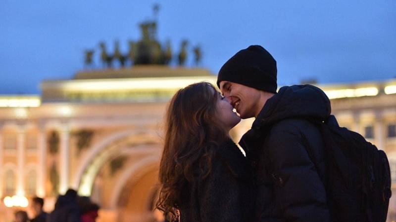 Россияне готовы потратить до 1700 рублей на подарки к Дню всех влюбленных