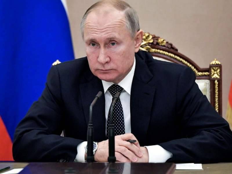 Уровень доверия Владимиру Путину за два года уменьшился почти в два раза