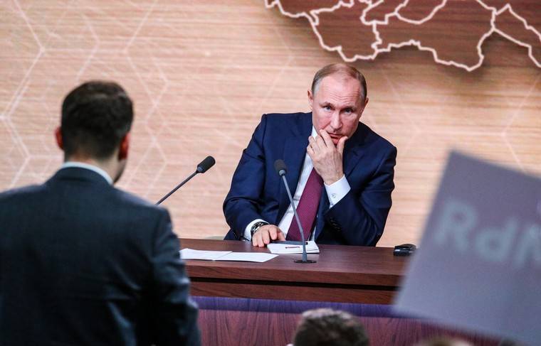 Социологи: россияне стали меньше доверять Путину