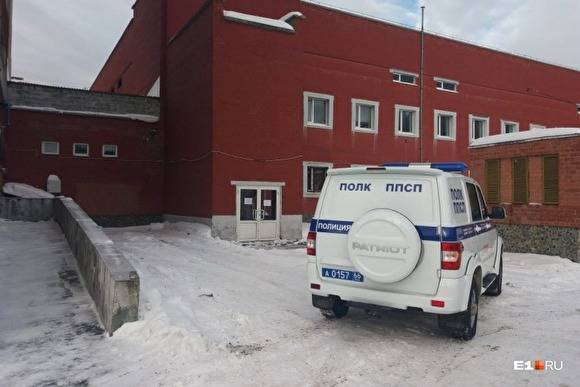 В Екатеринбурге пациент онкоцентра выпал из окна палаты и разбился насмерть